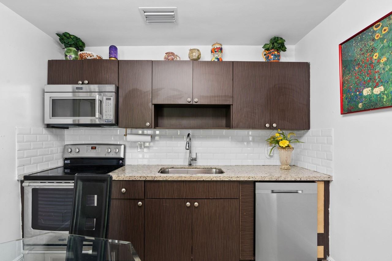 Sw 5th Ct - Photo 3 of 11