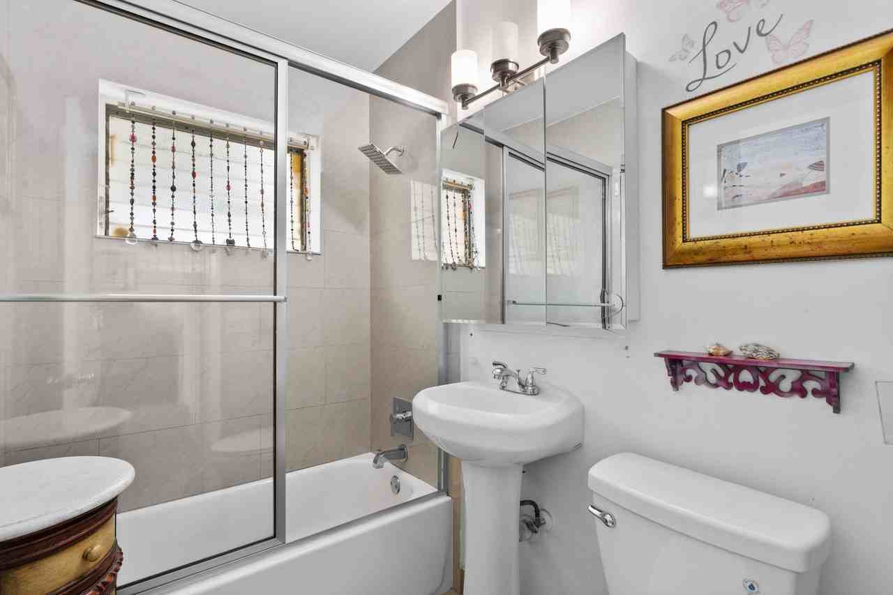 Sw 5th Ct - Photo 6 of 11