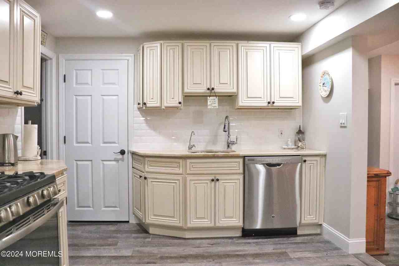 116 Kupper Dr - Photo 3 of 9