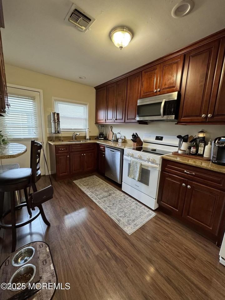 515 Jamaica Blvd - Photo 5 of 10