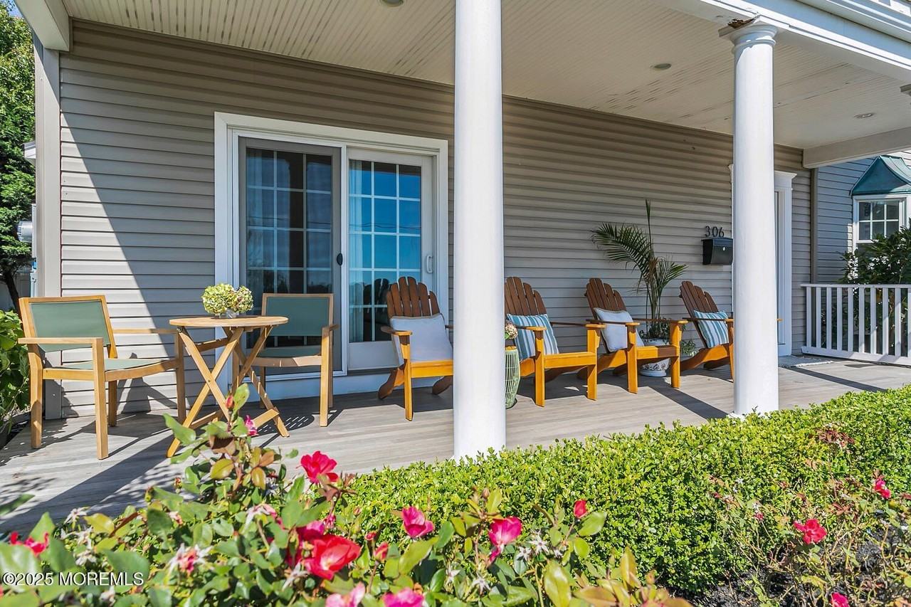 306 Ocean Rd - Photo 3 of 45