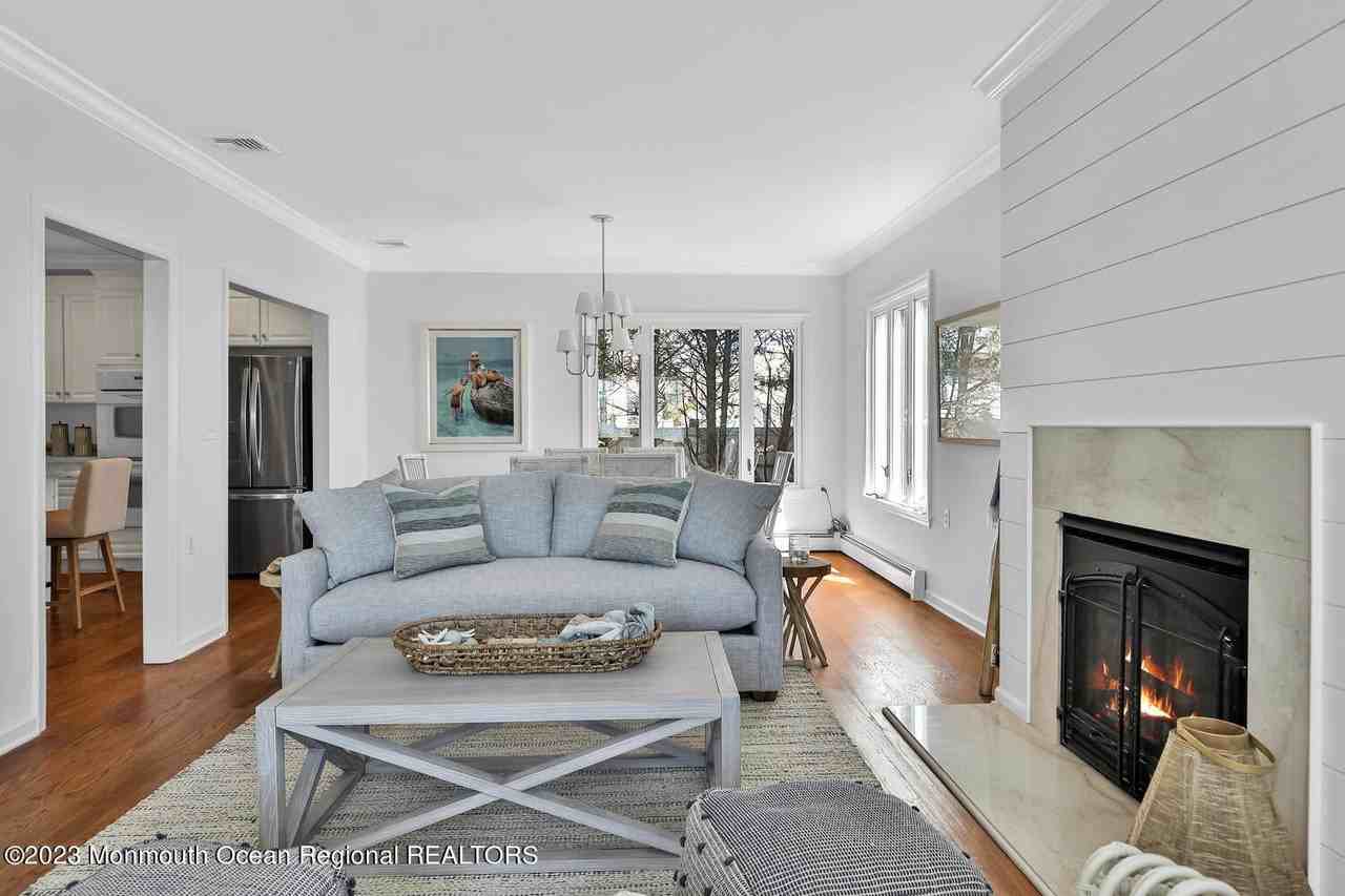 306 Ocean Rd - Photo 6 of 45