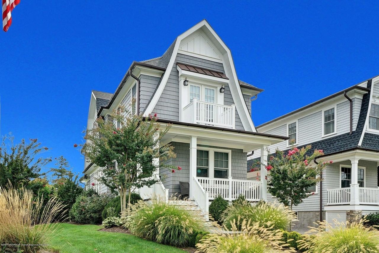 401 Monmouth Ave - Photo 2 of 24