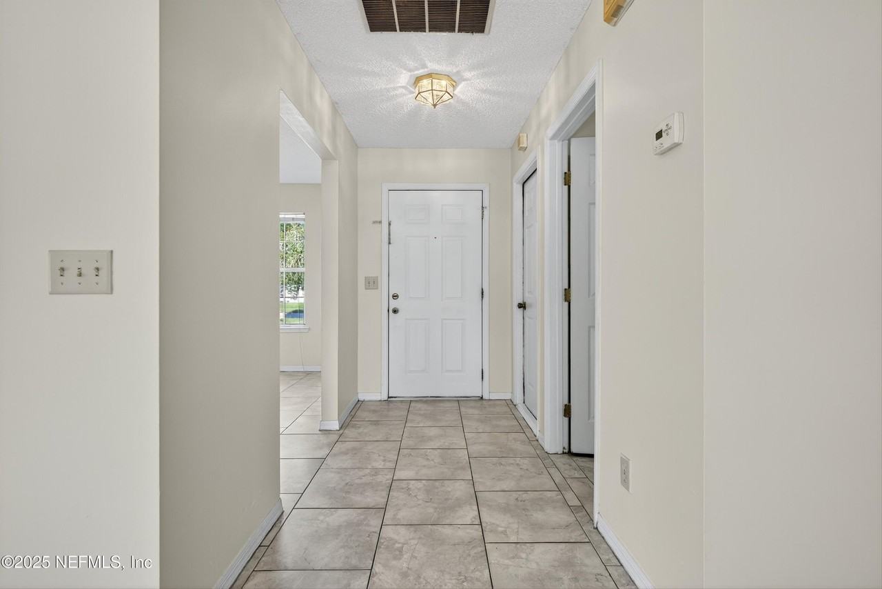 11170 Wandering Oaks Dr - Photo 6 of 32