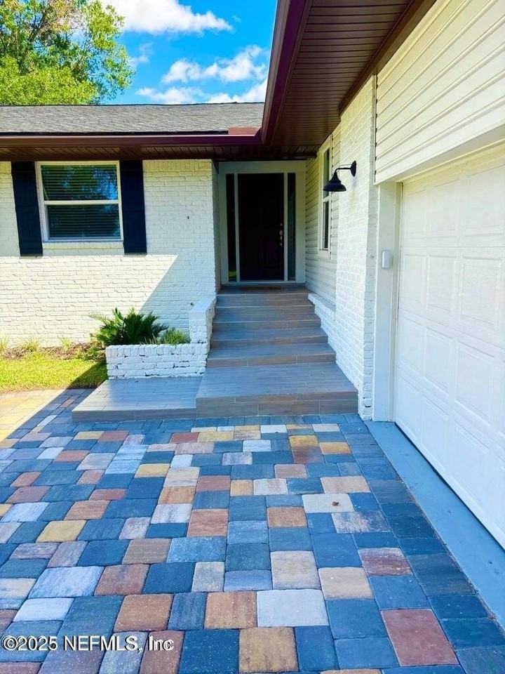 5609 Hyde Park Cir - Photo 4 of 50