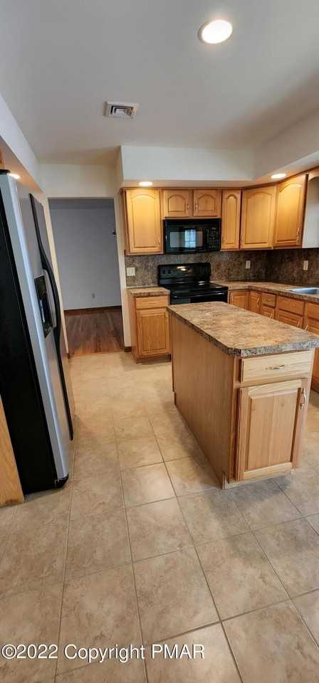 203 Sutton Pl - Photo 5 of 22