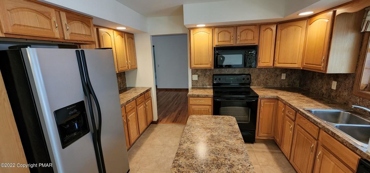 203 Sutton Pl - Photo 7 of 22