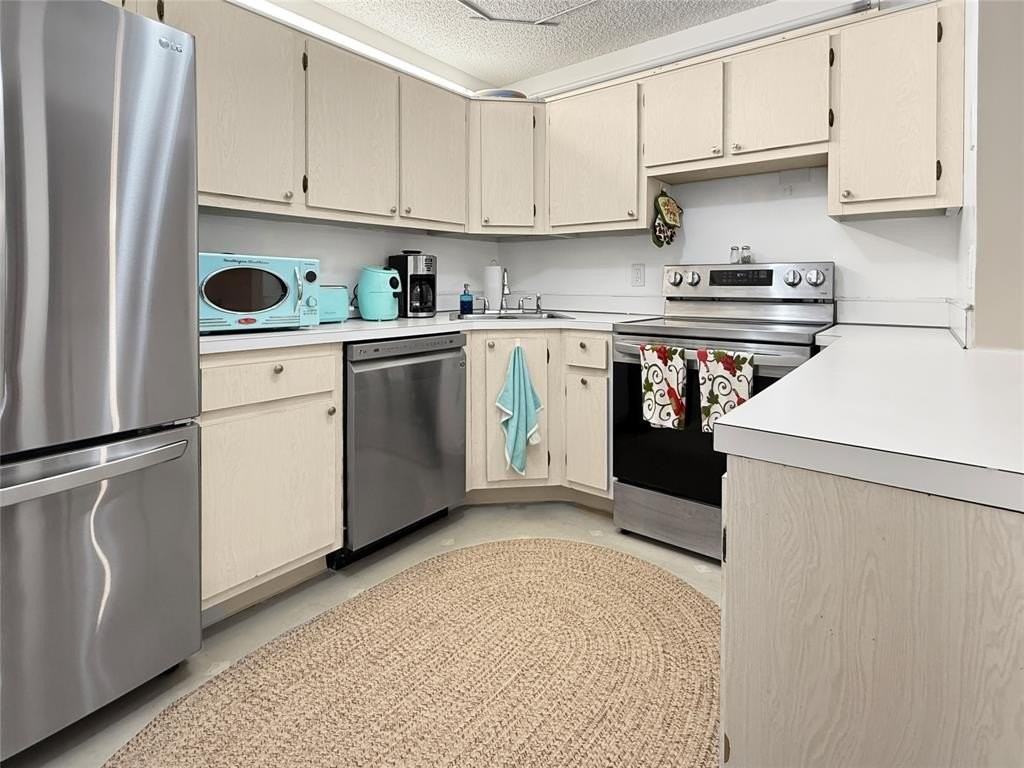 320 Knotty Pine Cir #A2 - Photo 3 of 24