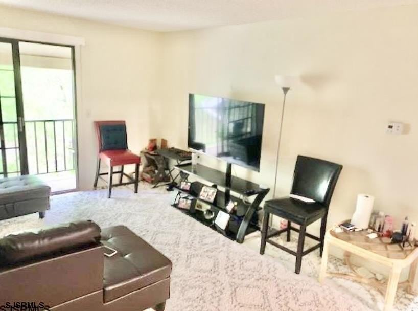 118 Sussex Pl - Photo 3 of 8