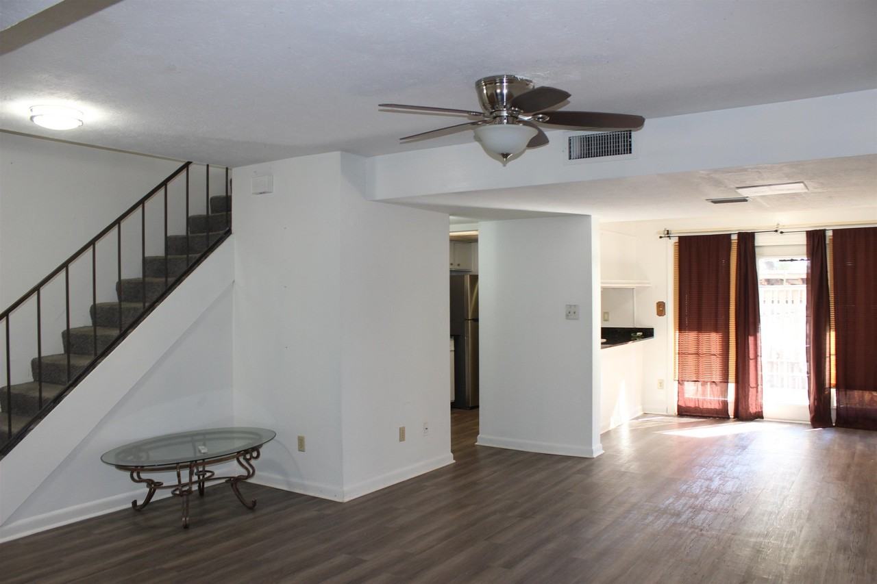 409 Westwood Dr - Photo 7 of 35