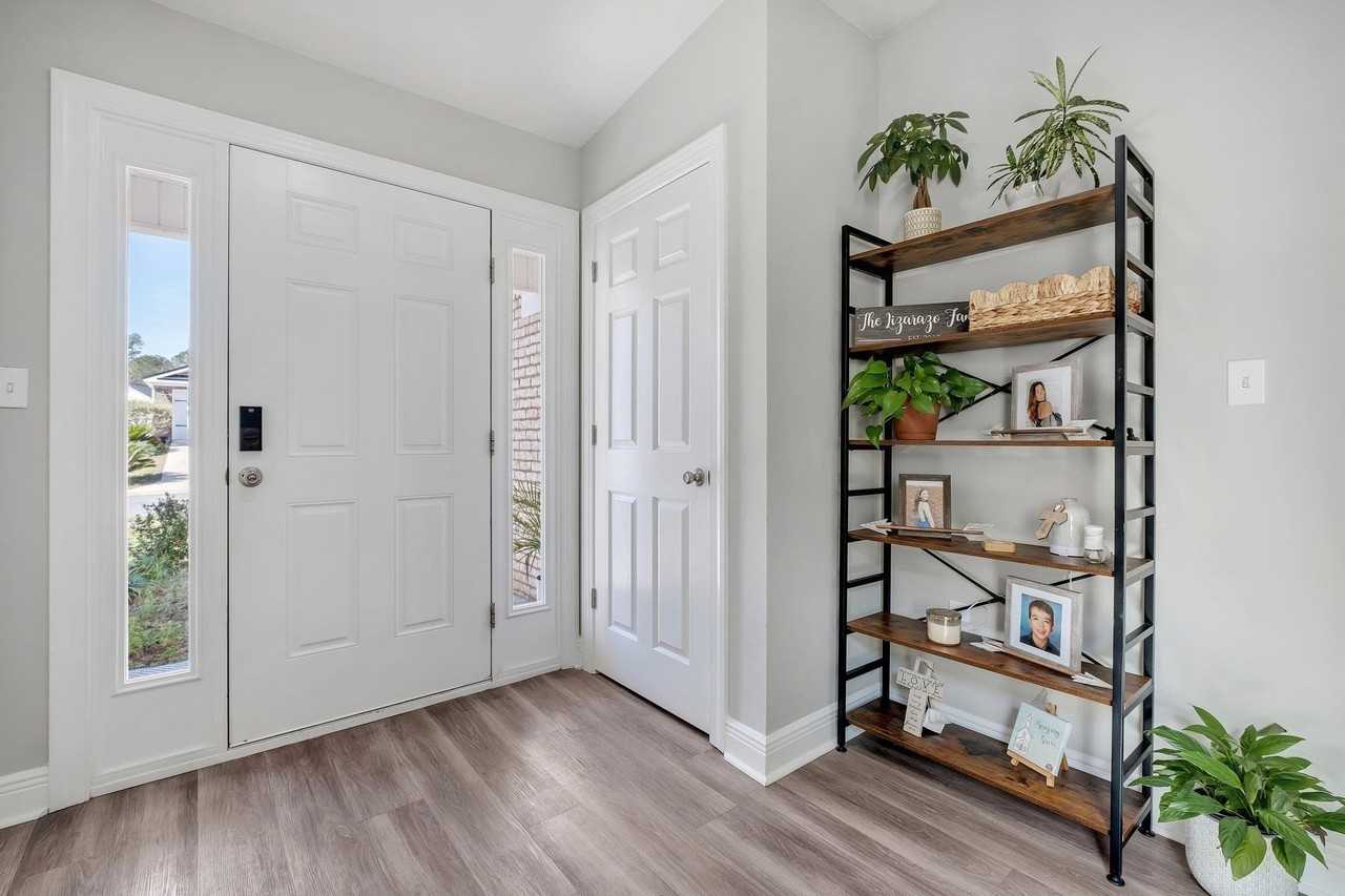 1069 Lacey Ln - Photo 4 of 35