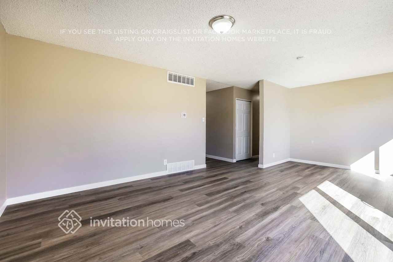 5030 N Worchester St - Photo 6 of 17