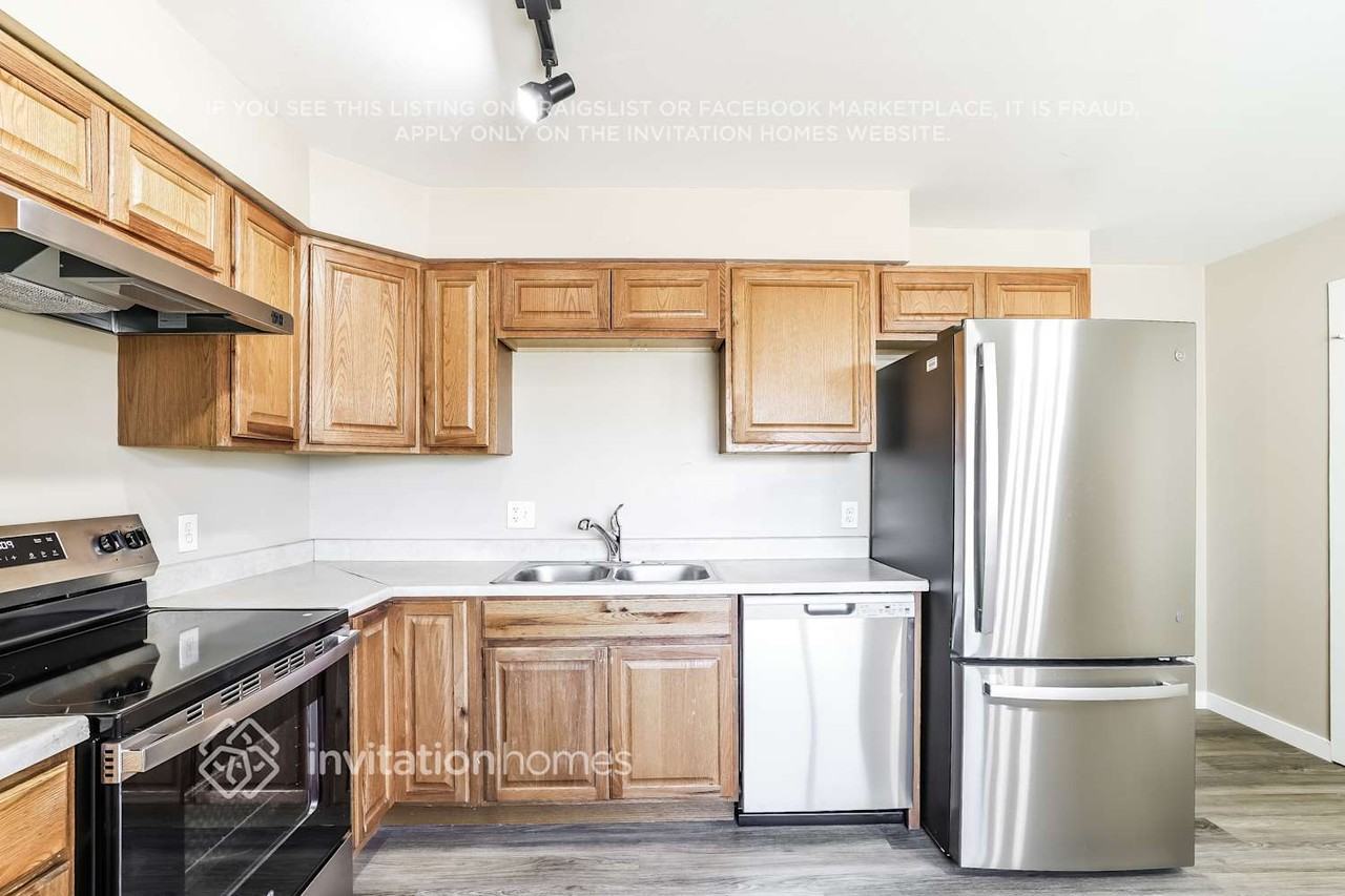 5030 N Worchester St - Photo 7 of 17