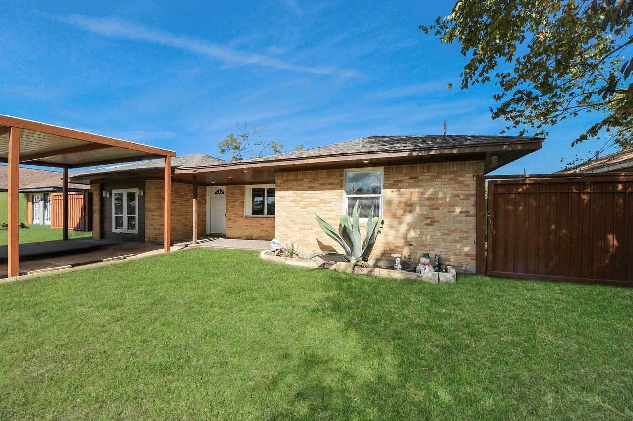 8925 Homewood Ln - Photo 2 of 28