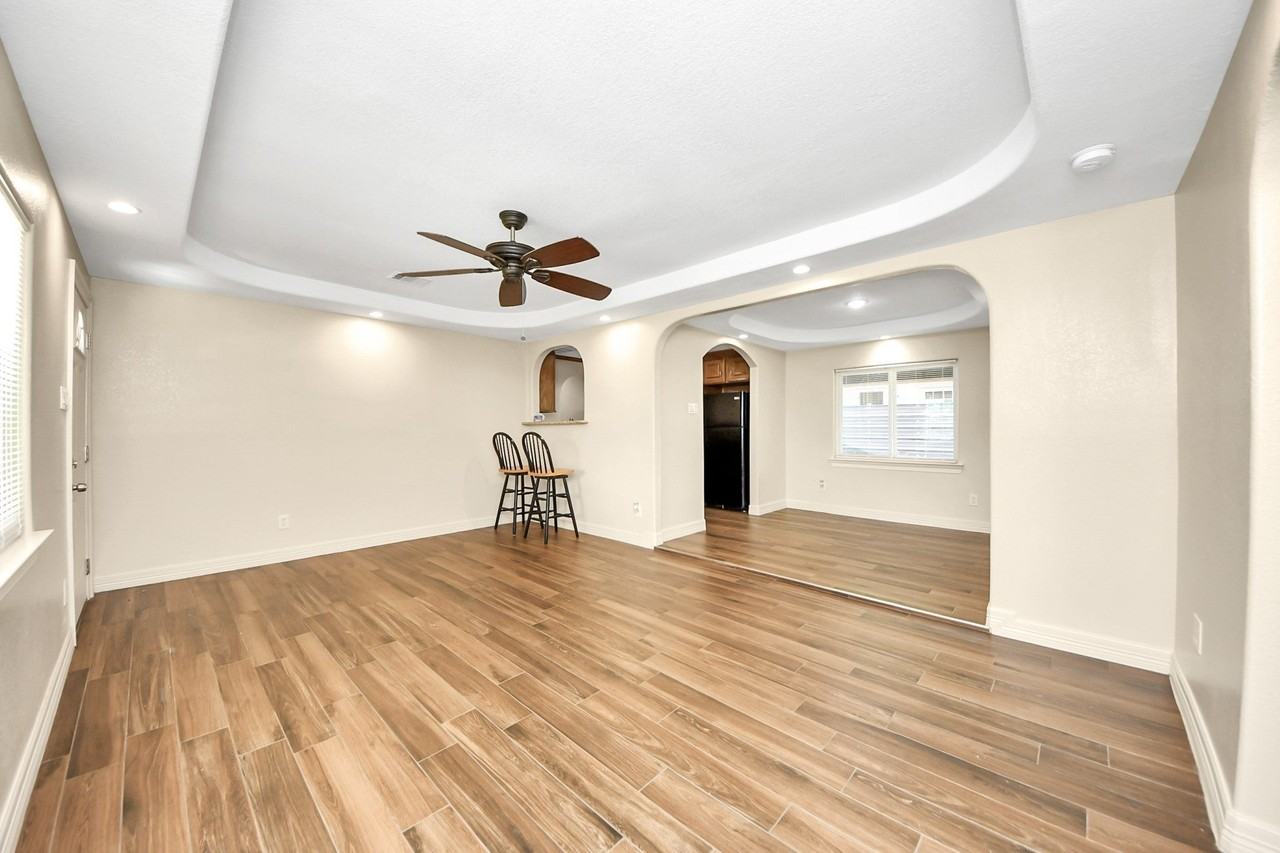 8925 Homewood Ln - Photo 4 of 28