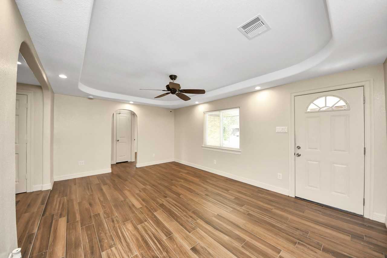 8925 Homewood Ln - Photo 6 of 28