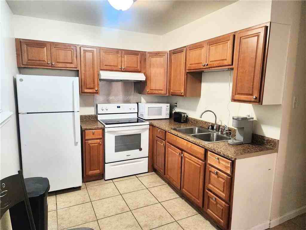 111 Lambda St ##4 - Photo 7 of 15