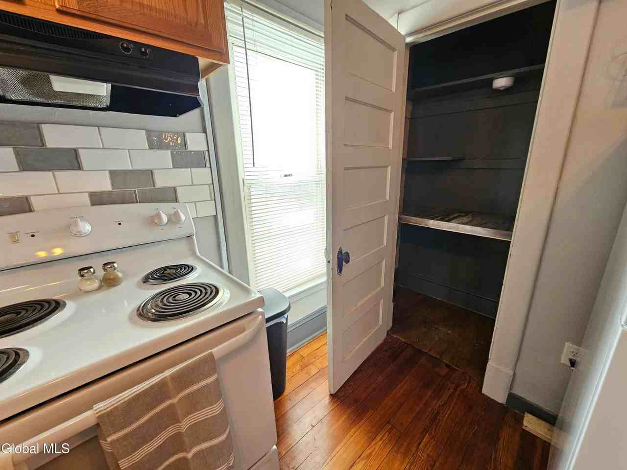 51 Sacandaga Rd - Photo 5 of 22