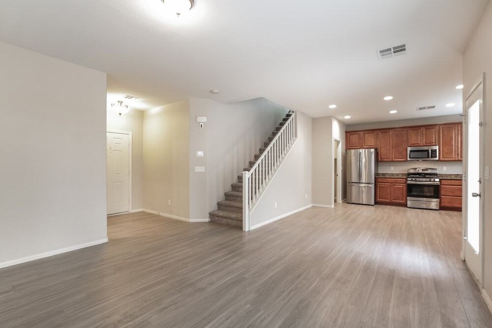 10428 Yew Blossom Ave - Photo 5 of 17