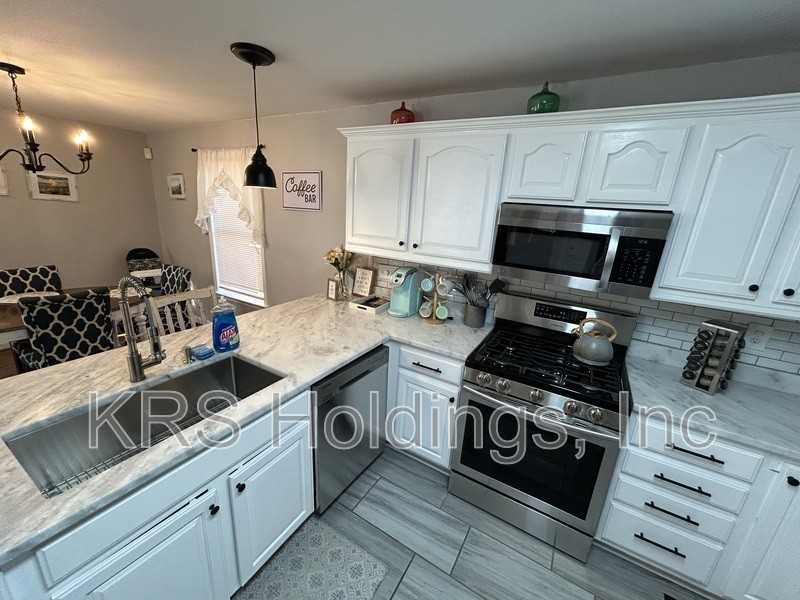 8583 Wayland St - Photo 4 of 17