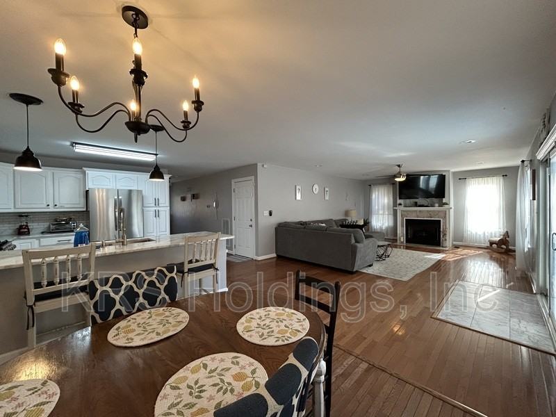 8583 Wayland St - Photo 5 of 17