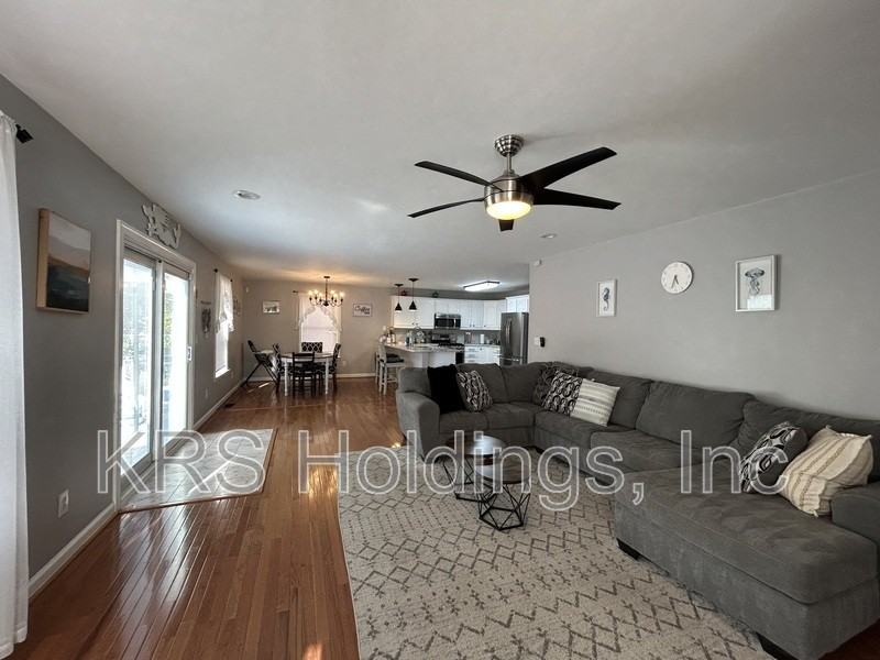 8583 Wayland St - Photo 6 of 17