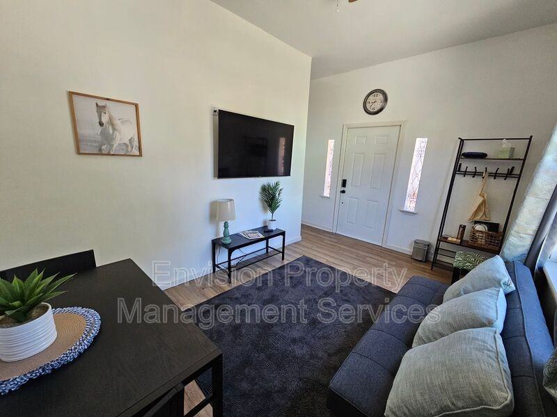 1408 2nd Ave - Photo 4 of 21