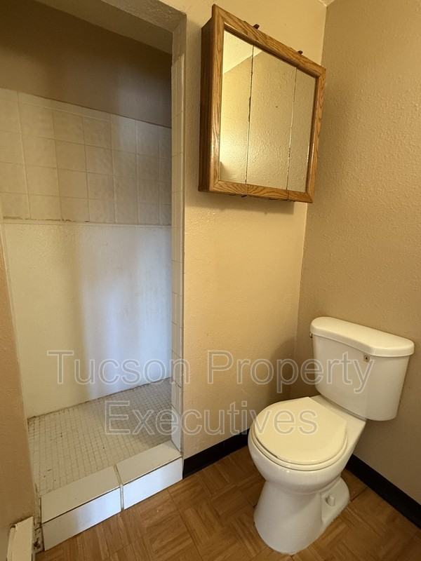 2411 S 6th Ave - Photo 4 of 7