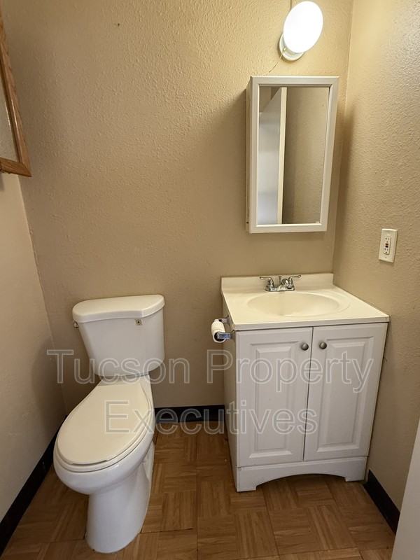 2411 S 6th Ave - Photo 5 of 7