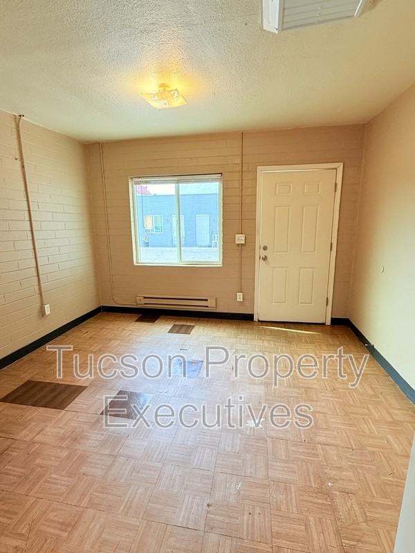 2411 S 6th Ave - Photo 6 of 7