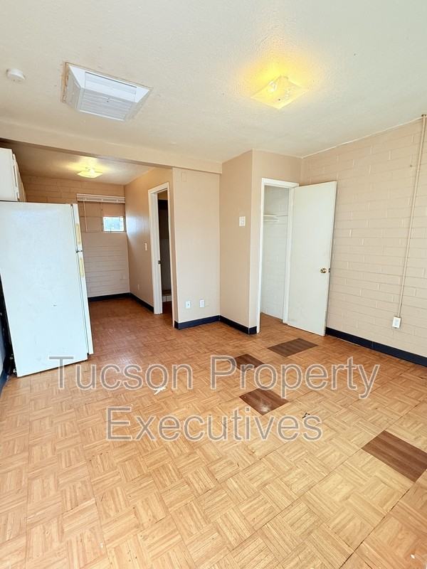 2411 S 6th Ave - Photo 7 of 7