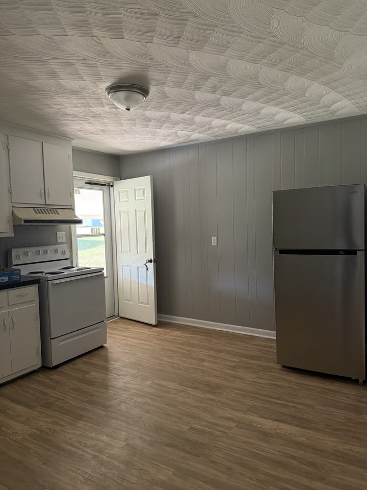 2430 Claremont Road - Photo 3 of 7