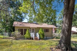 featured image of 212 Yell St