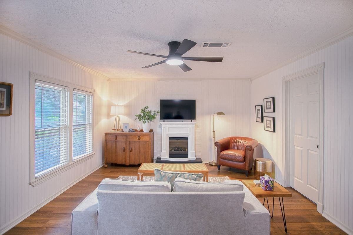 212 Yell St - Photo 2 of 13