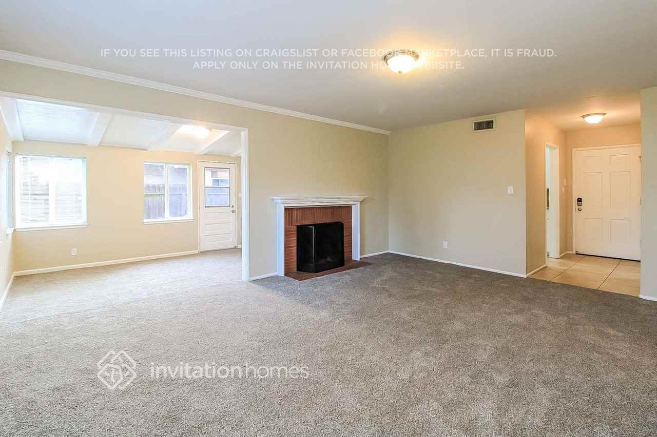 7572 South Pkwy - Photo 5 of 17