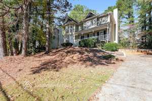 featured image of 2069 Plantation Road