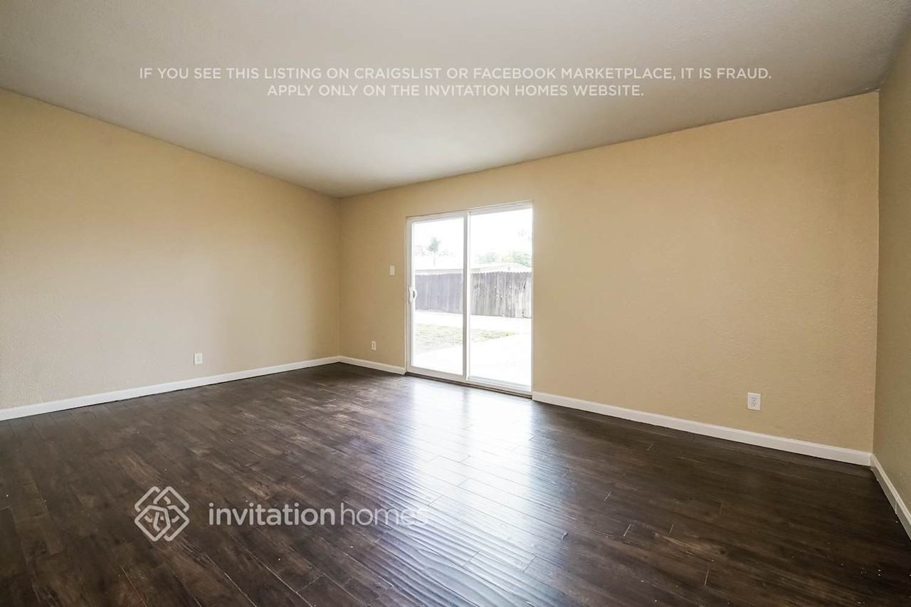18138 Villa Park St - Photo 3 of 17