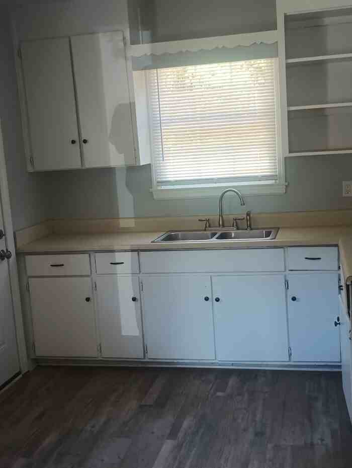 222 Willow St - Photo 3 of 10