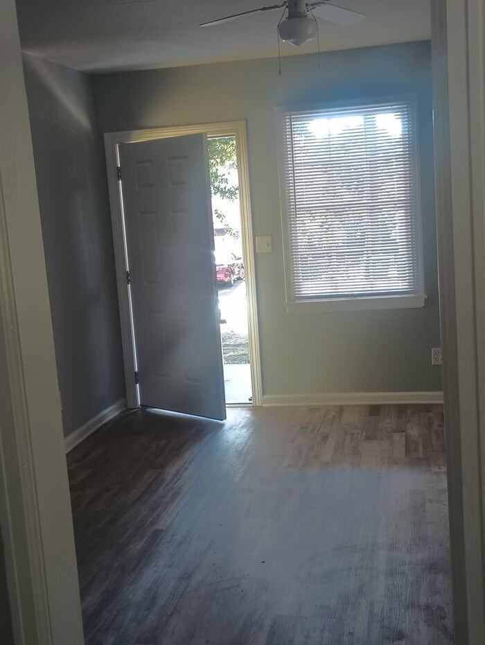 222 Willow St - Photo 4 of 10