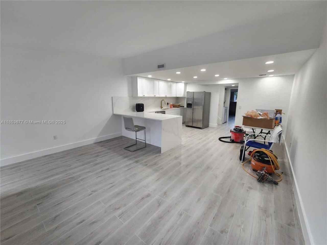 6886 Nw 166th Ter - Photo 5 of 20