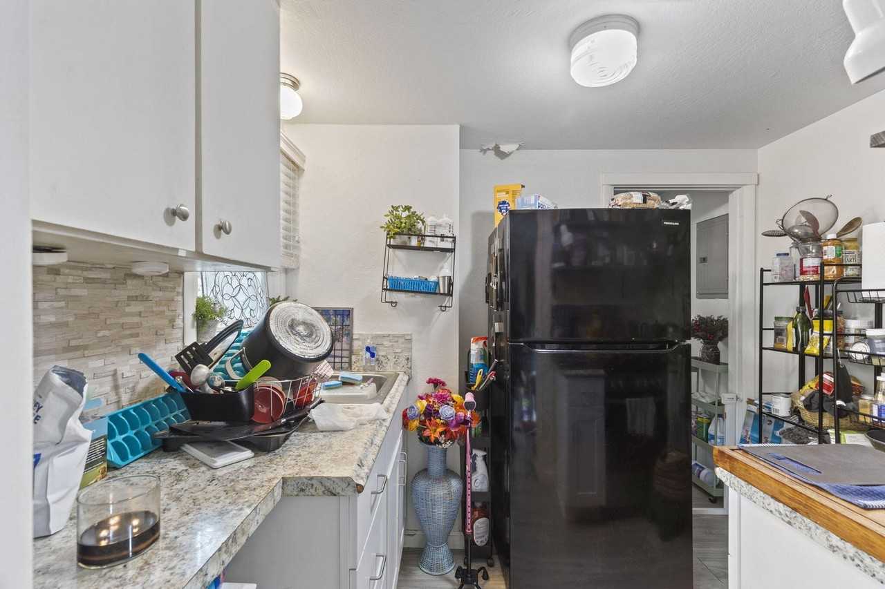 916 Northeast 11th Street #A - Photo 4 of 8