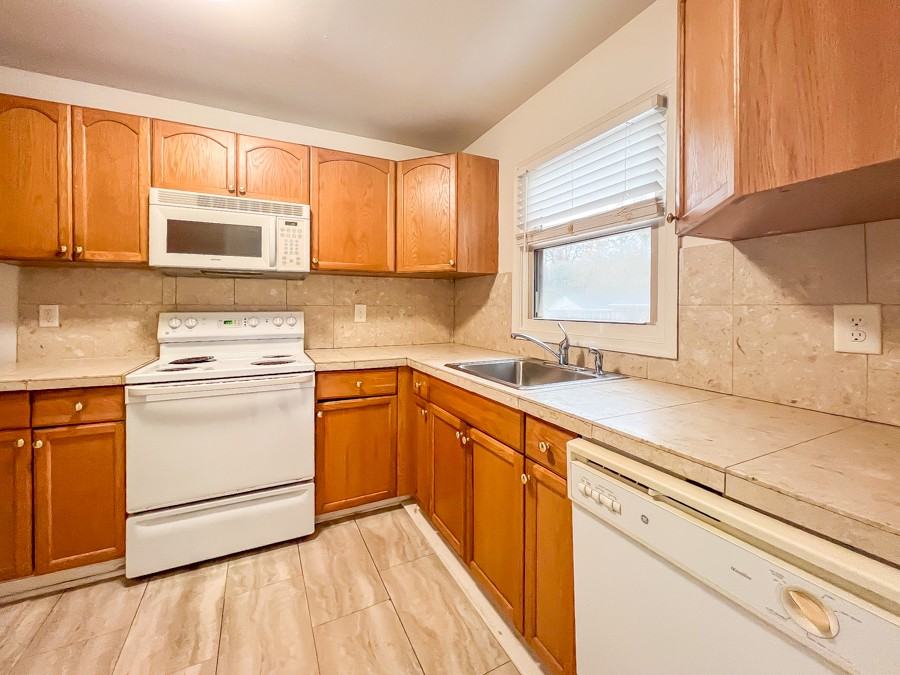 26 Fox Hill Dr #26 - Photo 2 of 17