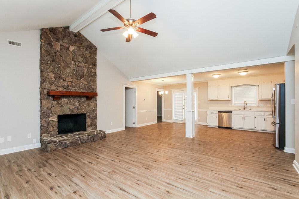 105 Interlaken Pl - Photo 5 of 16