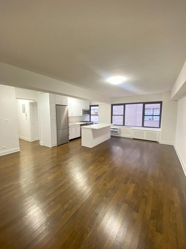 E 57th St #10G - Photo 2 of 6