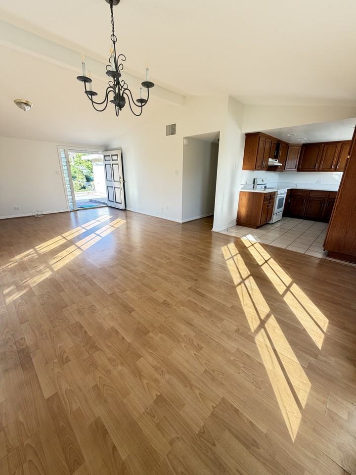 20622 Archwood Street - Photo 4 of 21