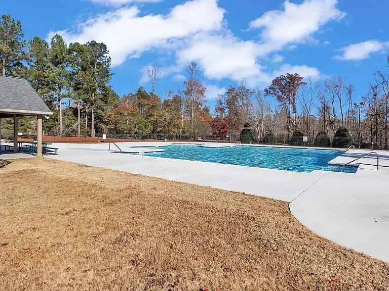 1042 Linsmore Ave - Photo 6 of 28