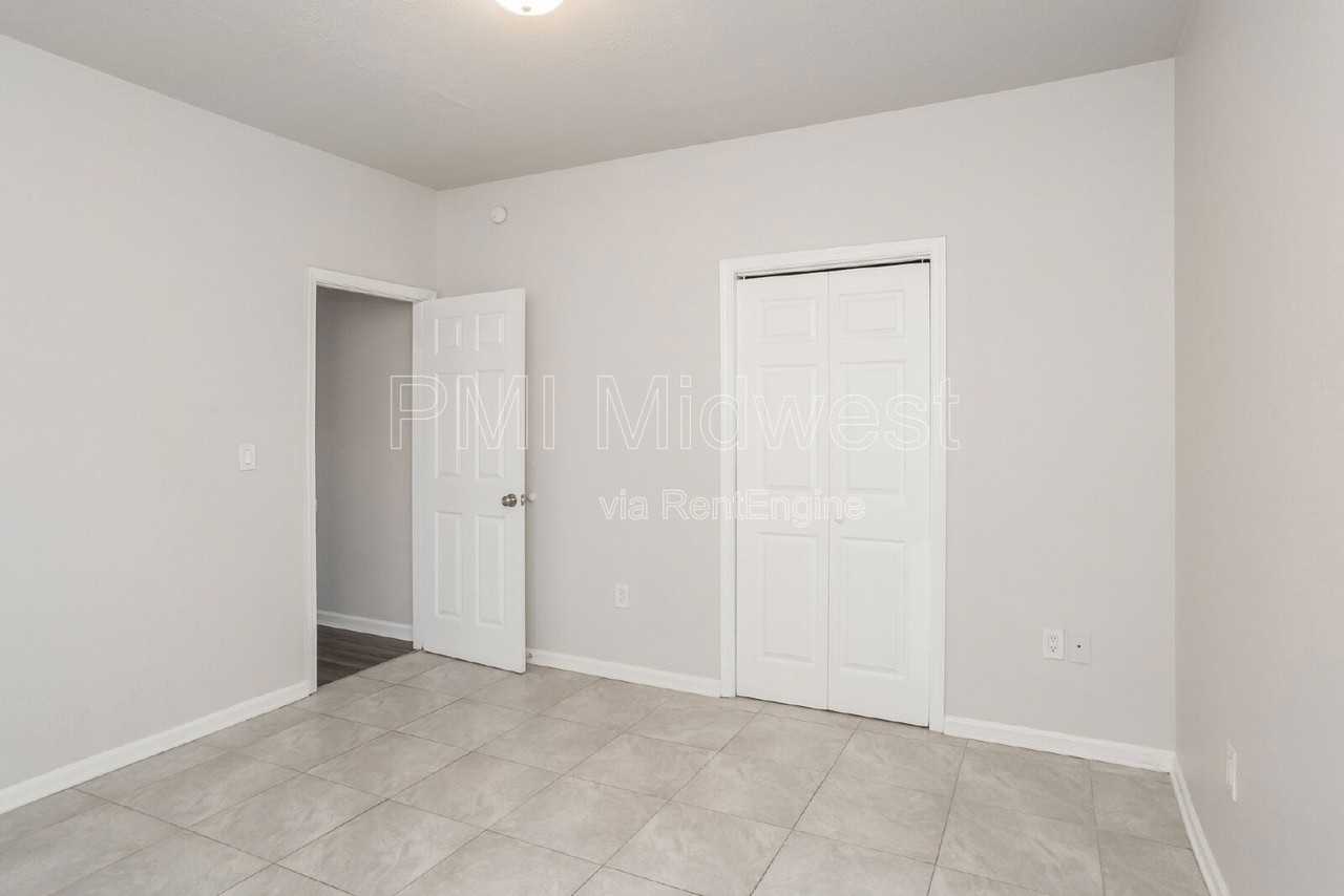 3014 W 10th St #1 - Photo 7 of 20