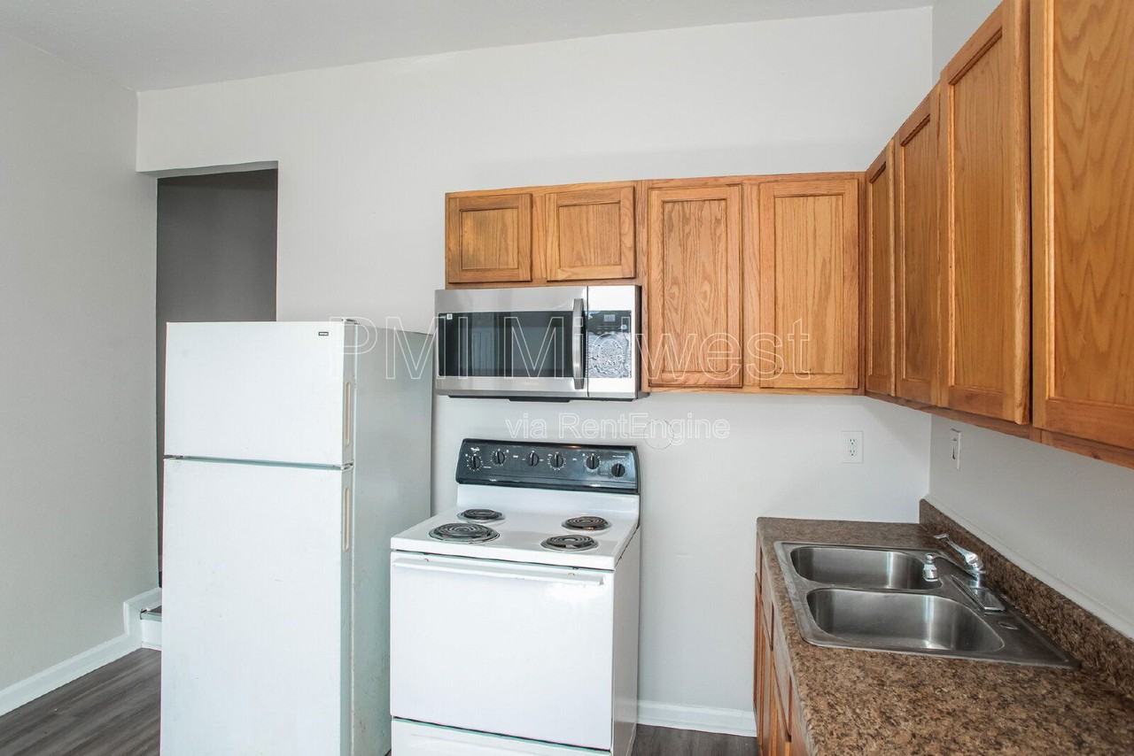 3014 W 10th St #1 - Photo 5 of 20