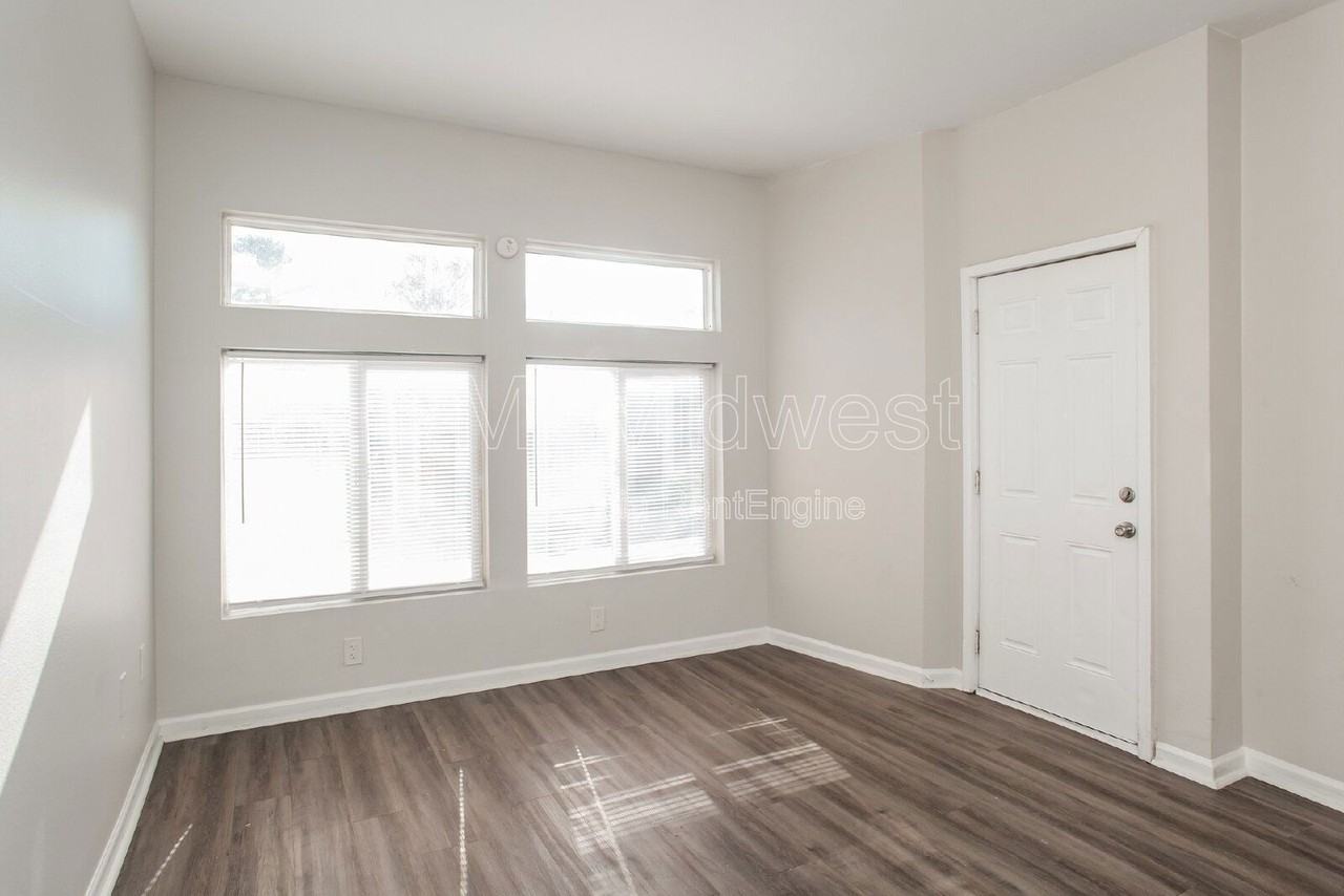 3014 W 10th St #1 - Photo 2 of 20