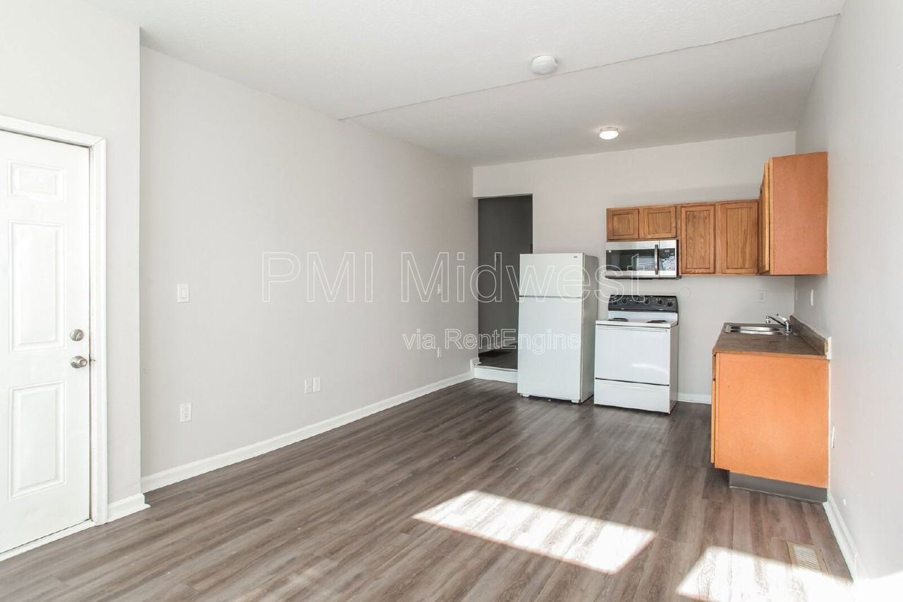 3014 W 10th St #1 - Photo 4 of 20